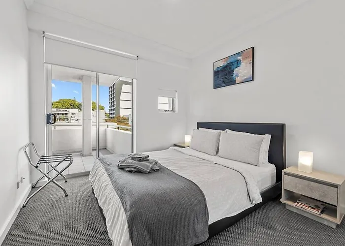 Prime Position! 3Bed/2Bath/1Car ~ 10Mins To Cbd
